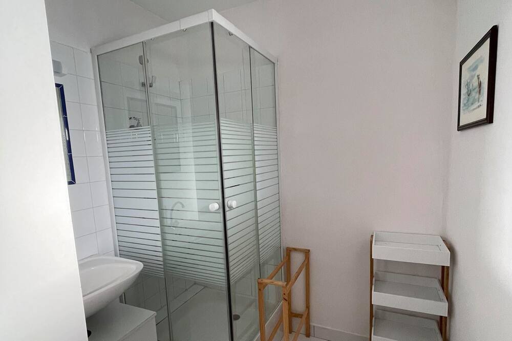 Photo of Bathroom in Vierville-sur-Mer