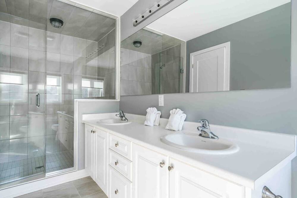 Photo of Bathroom in The Blue Mountains