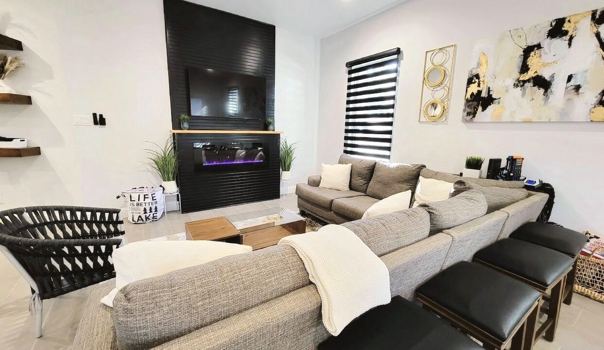 Photo of Livingroom in Carolyn Estates