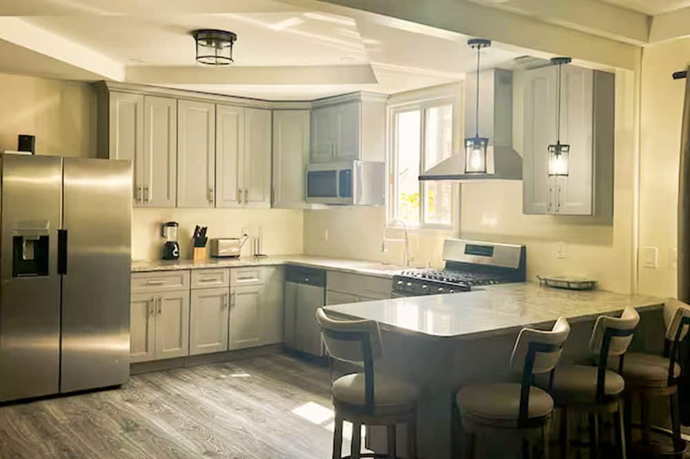 Photo of Kitchen in Jamaica Hills