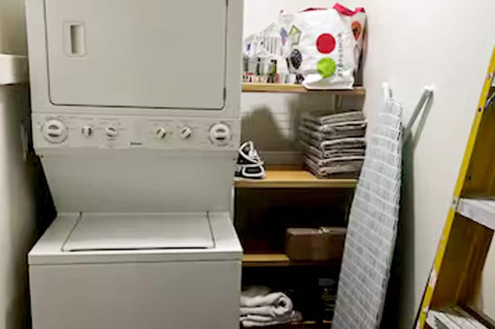 Photo of Bedroom in Jamaica Hills