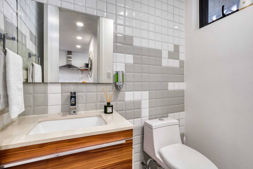 Photo of Bathroom in Avenida Revolucion