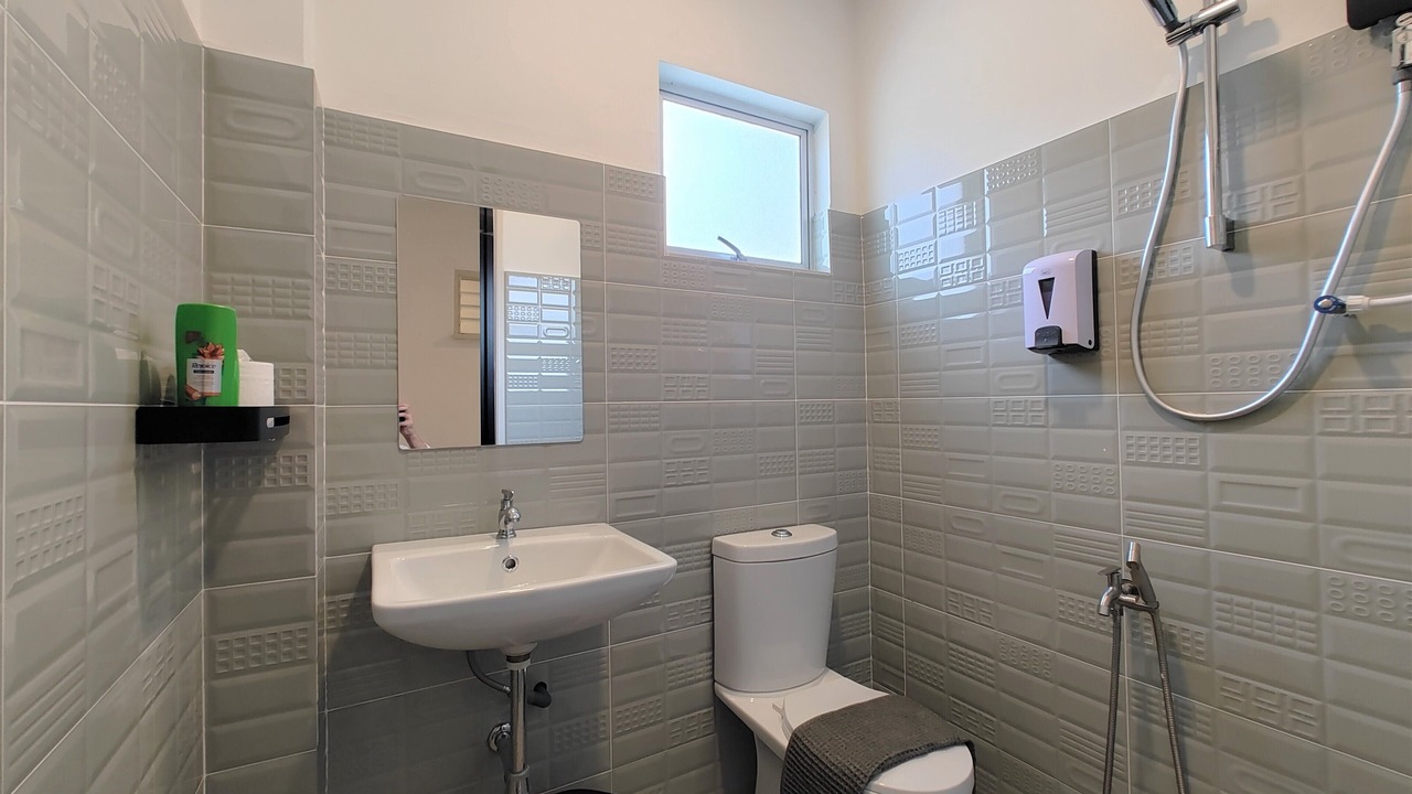 Photo of Bathroom in Taman Canning