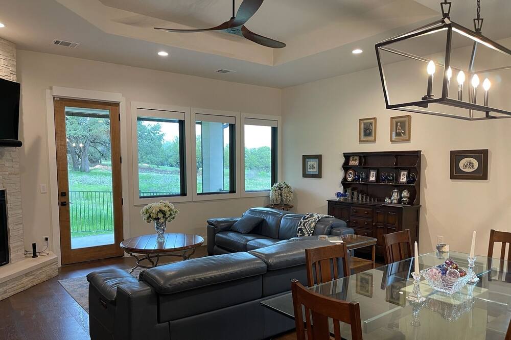 Photo of Livingroom in Barton Creek Lakeside
