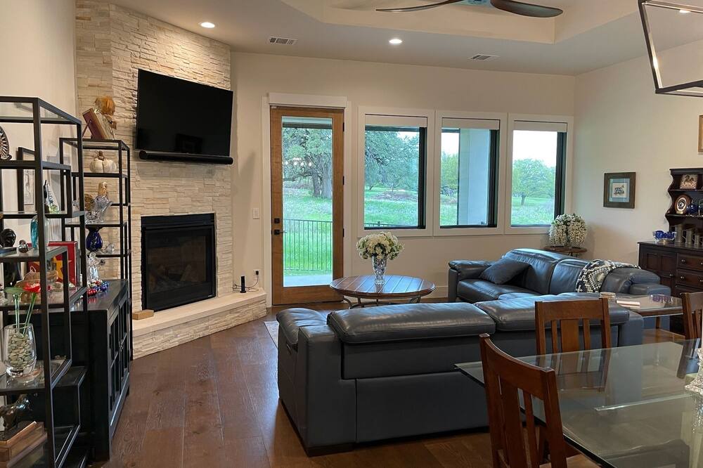 Photo of Livingroom in Barton Creek Lakeside