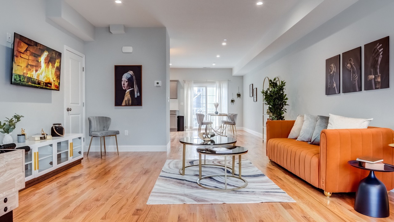 Photo of Others in The Hill