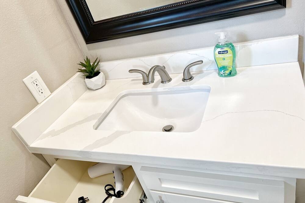 Photo of Bathroom in Orange