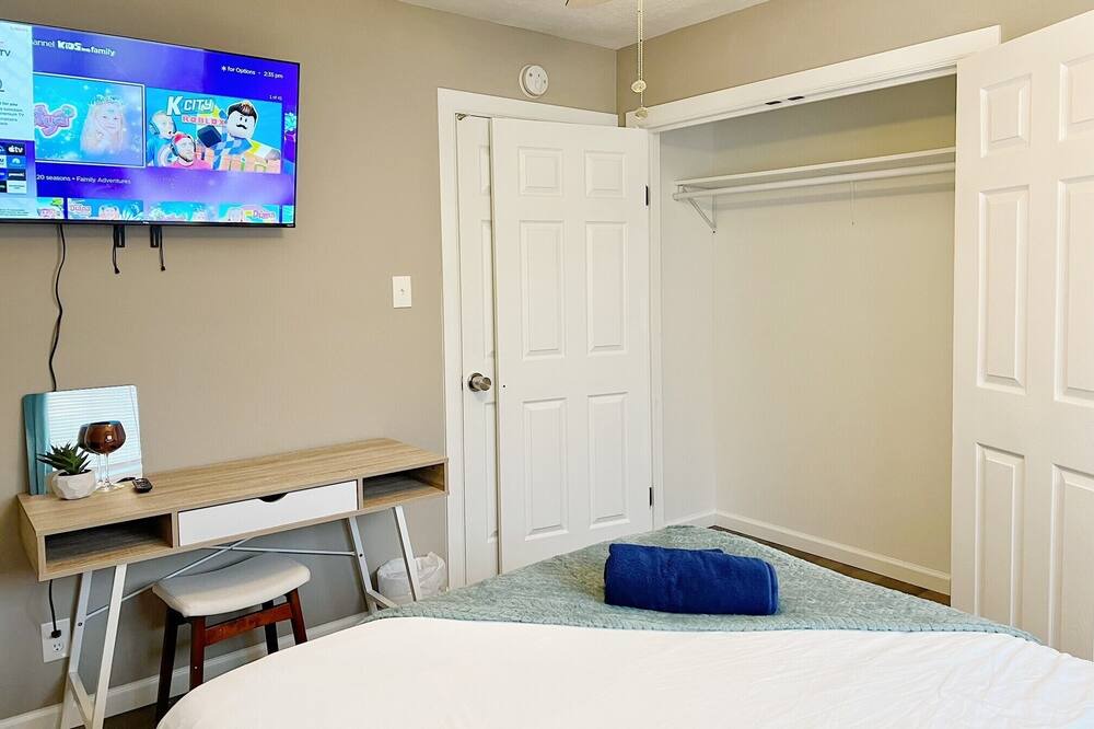 Photo of Bedroom in Orange