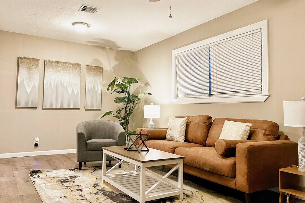 Photo of Livingroom in Orange