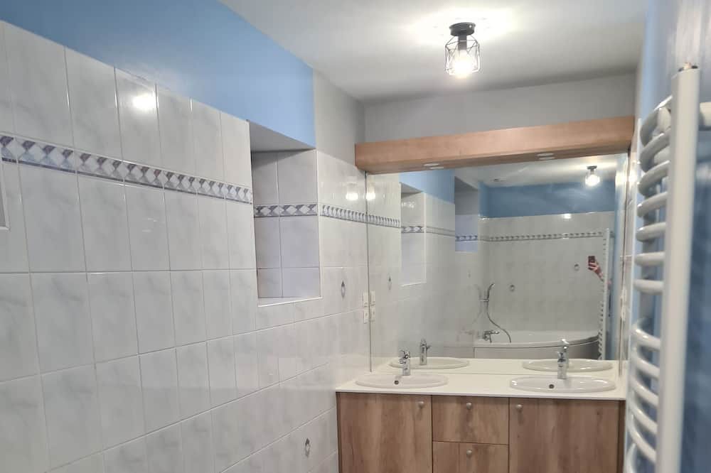 Photo of Bathroom in Lahayville