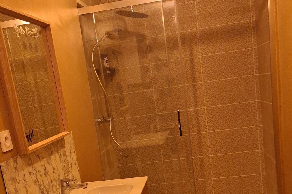 Photo of Bathroom in Lahayville