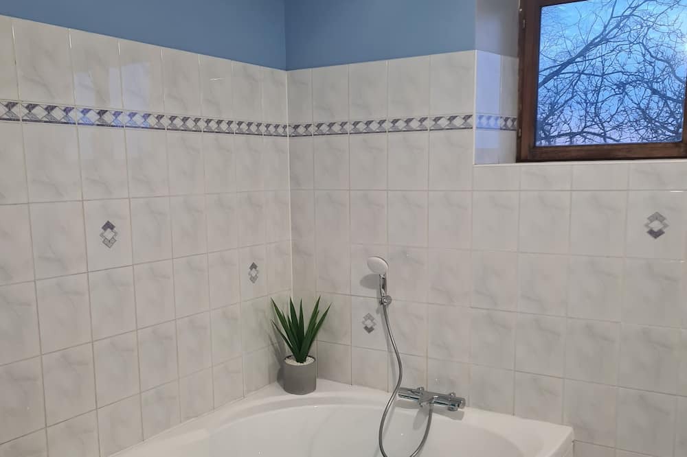 Photo of Bathroom in Lahayville