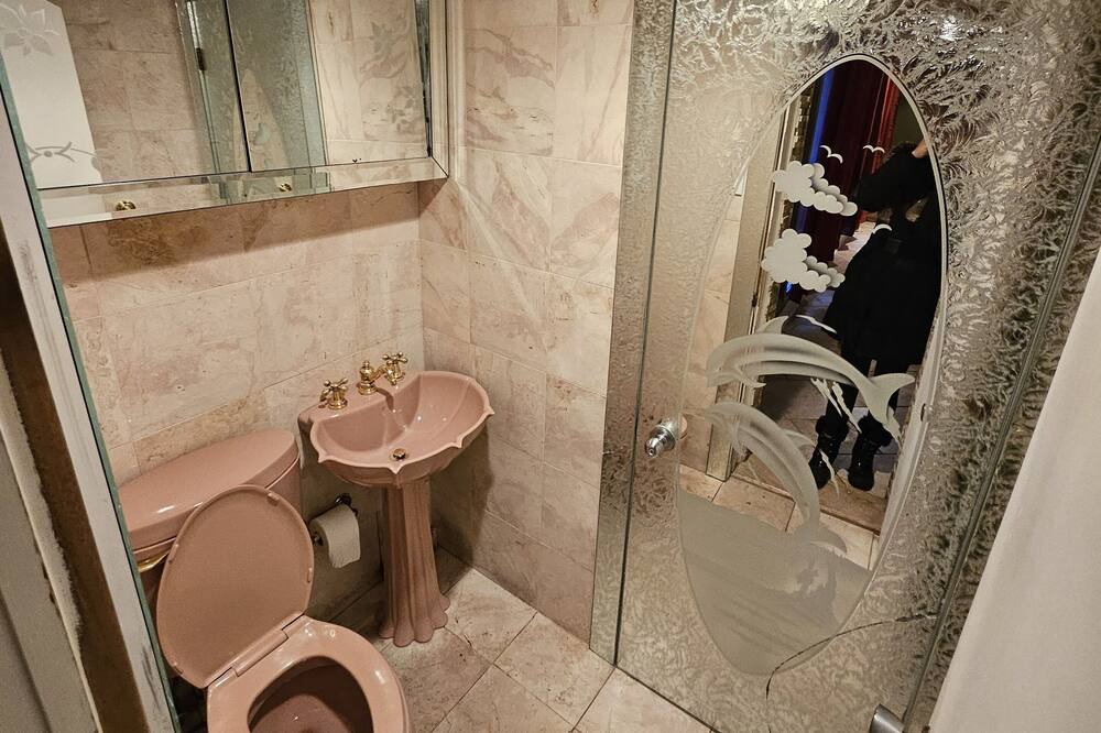 Photo of Bathroom in Laval
