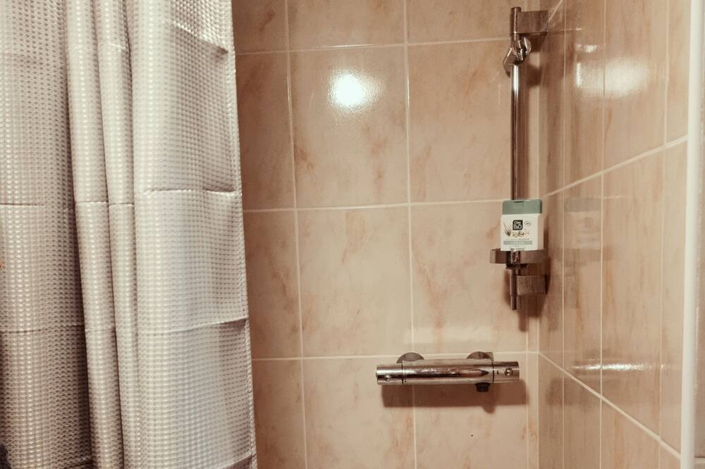 Photo of Bathroom in Alairac