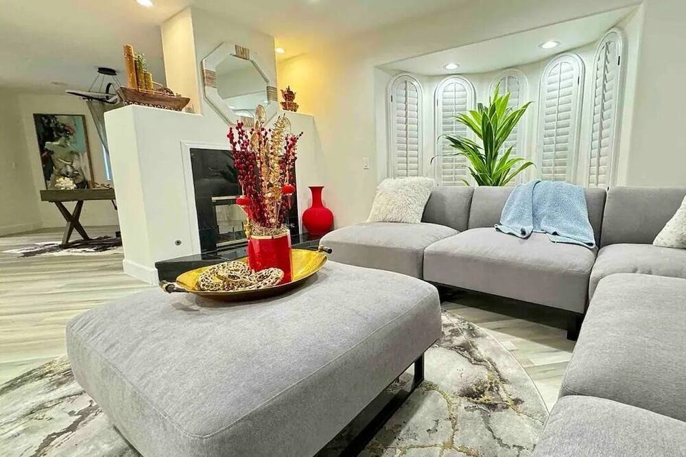 Photo of Livingroom in West Covina