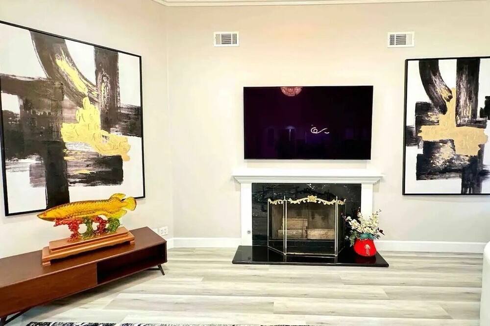 Photo of Livingroom in West Covina