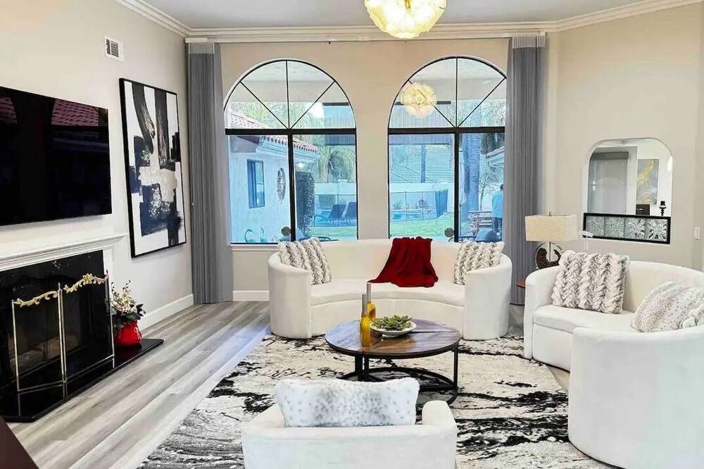 Photo of Livingroom in West Covina