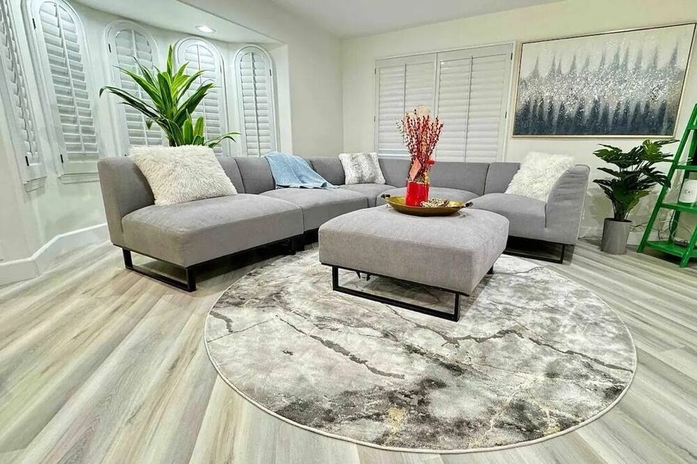 Photo of Livingroom in West Covina