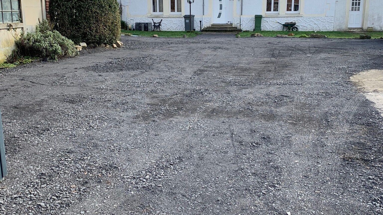 Photo of Buildings in Ytres