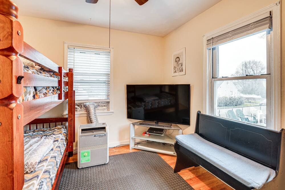 Photo of Livingroom in Dumont