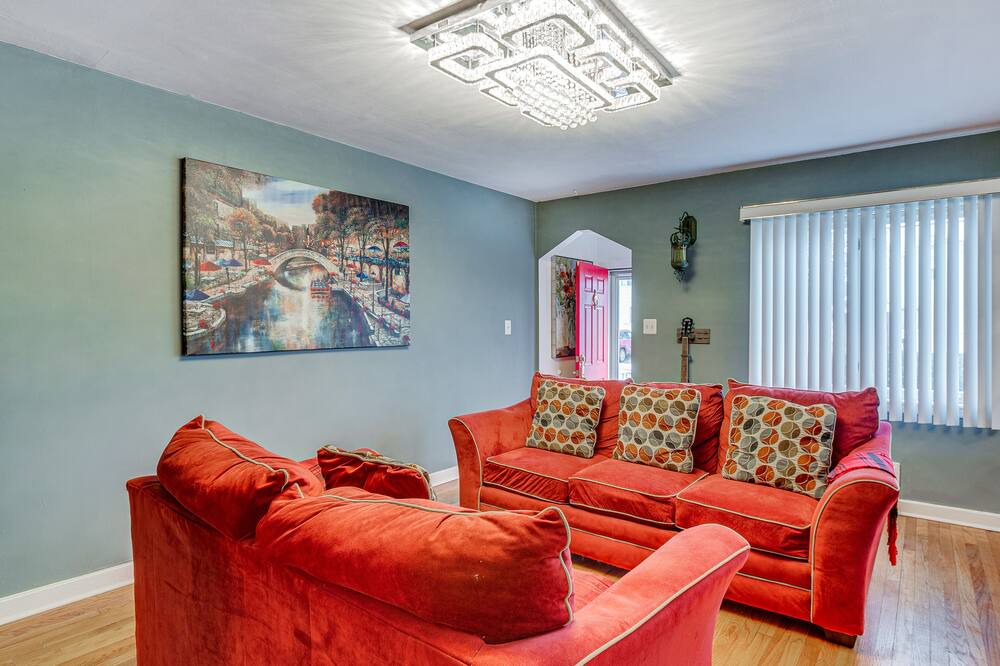 Photo of Livingroom in Dumont