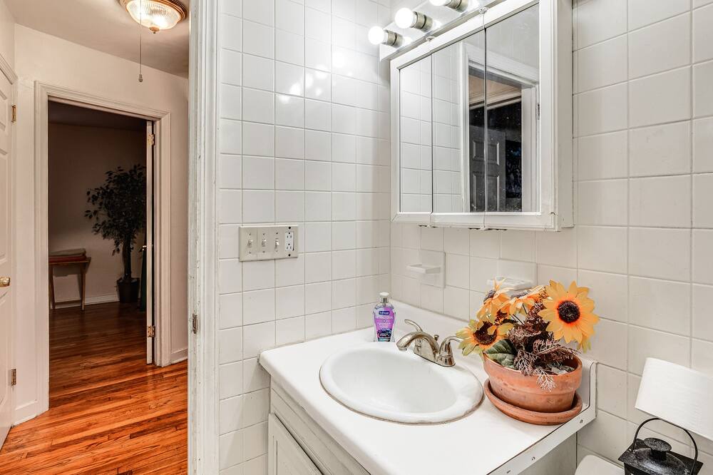 Photo of Bathroom in Dumont