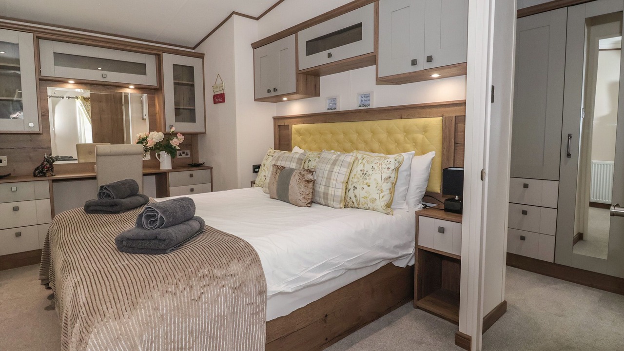 Photo of Others in Cayton Bay