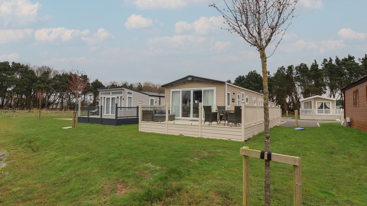 Photo of Outdoor in Cayton Bay