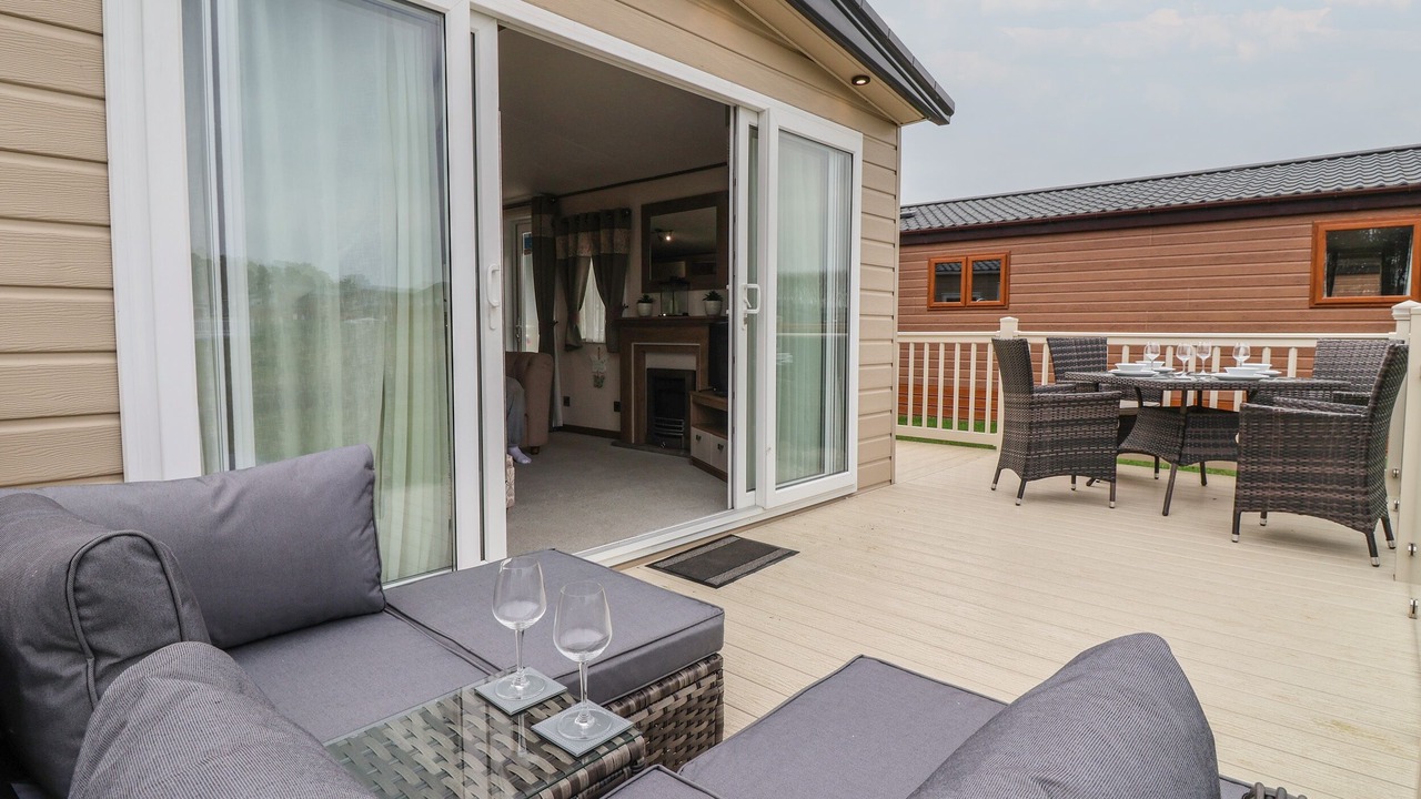 Photo of Patio Balcony in Cayton Bay