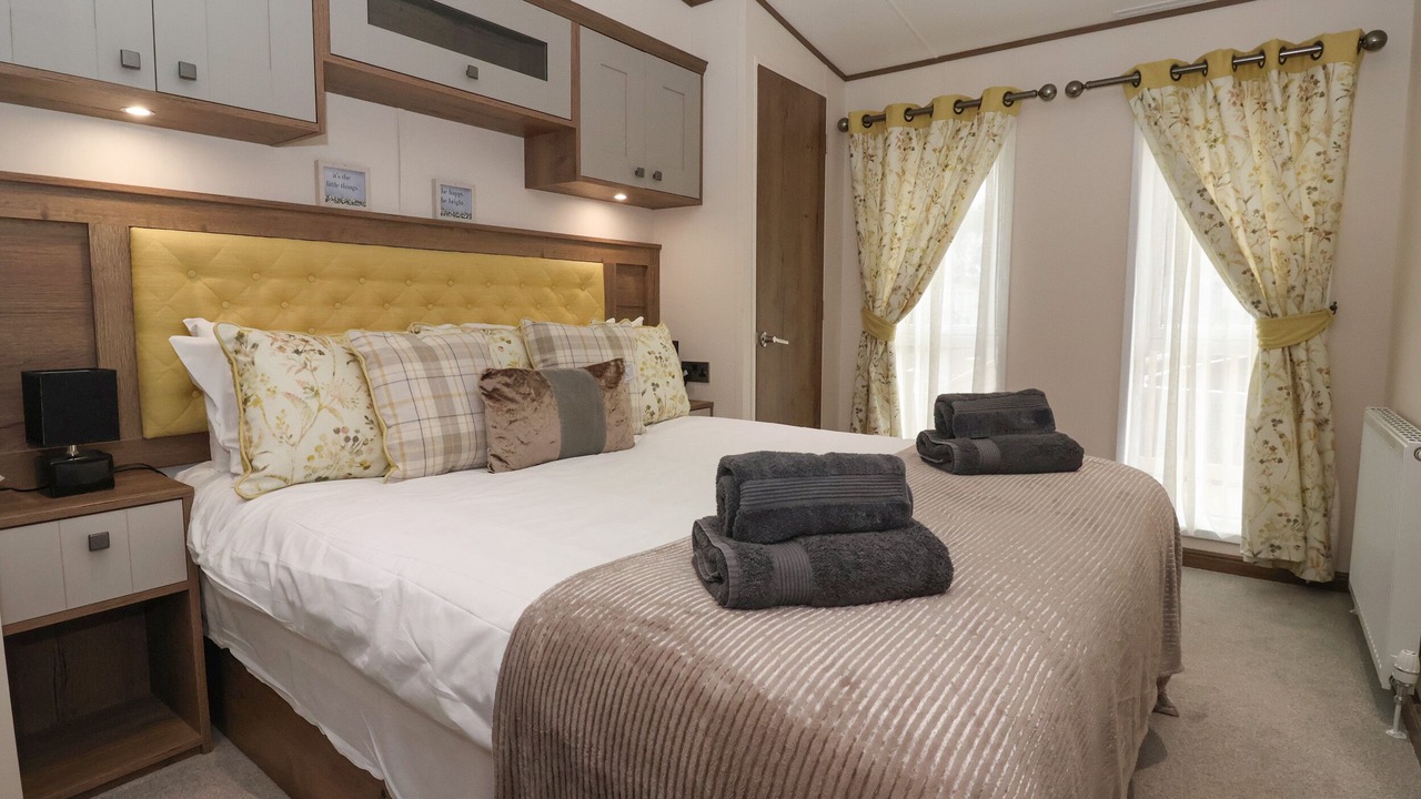 Photo of Others in Cayton Bay