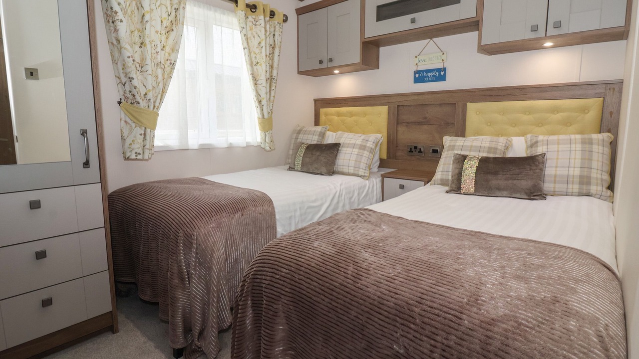 Photo of Others in Cayton Bay