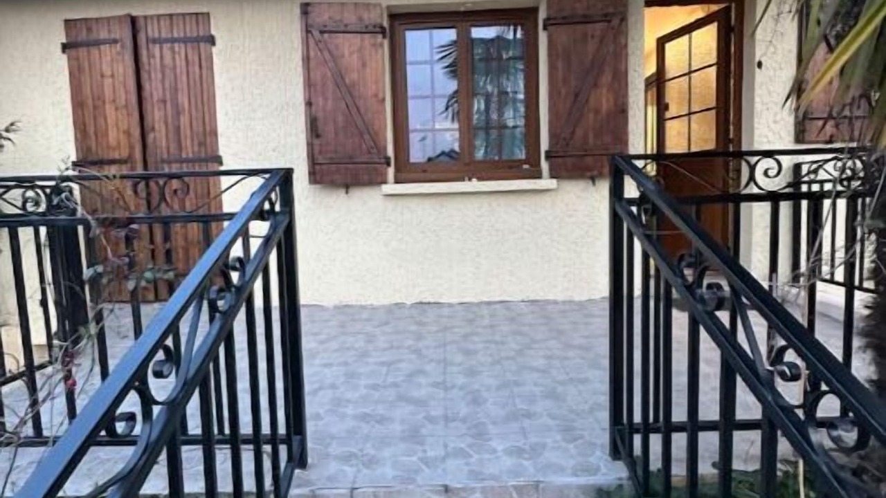 Photo of Outdoor in Port-Aviation