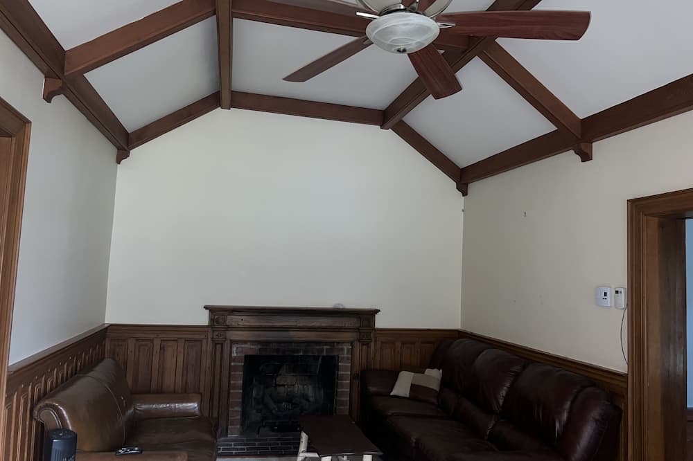 Photo of Livingroom in South Boston