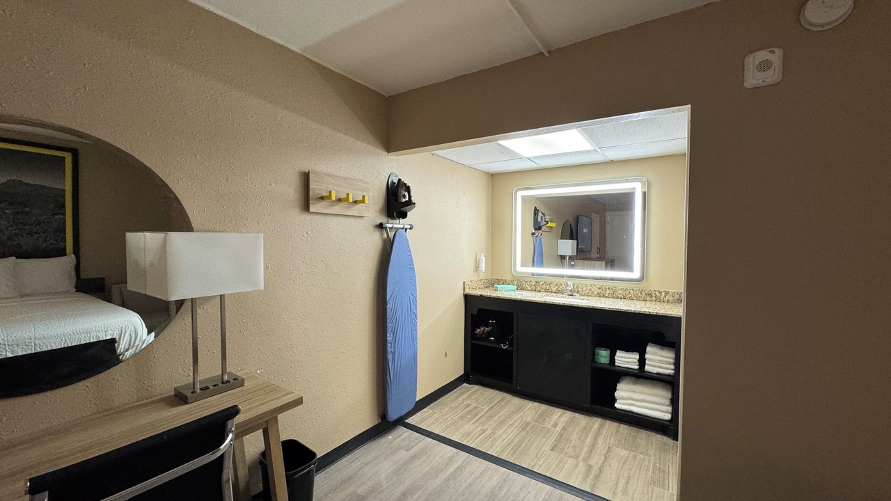 Photo of Bedroom in Central City