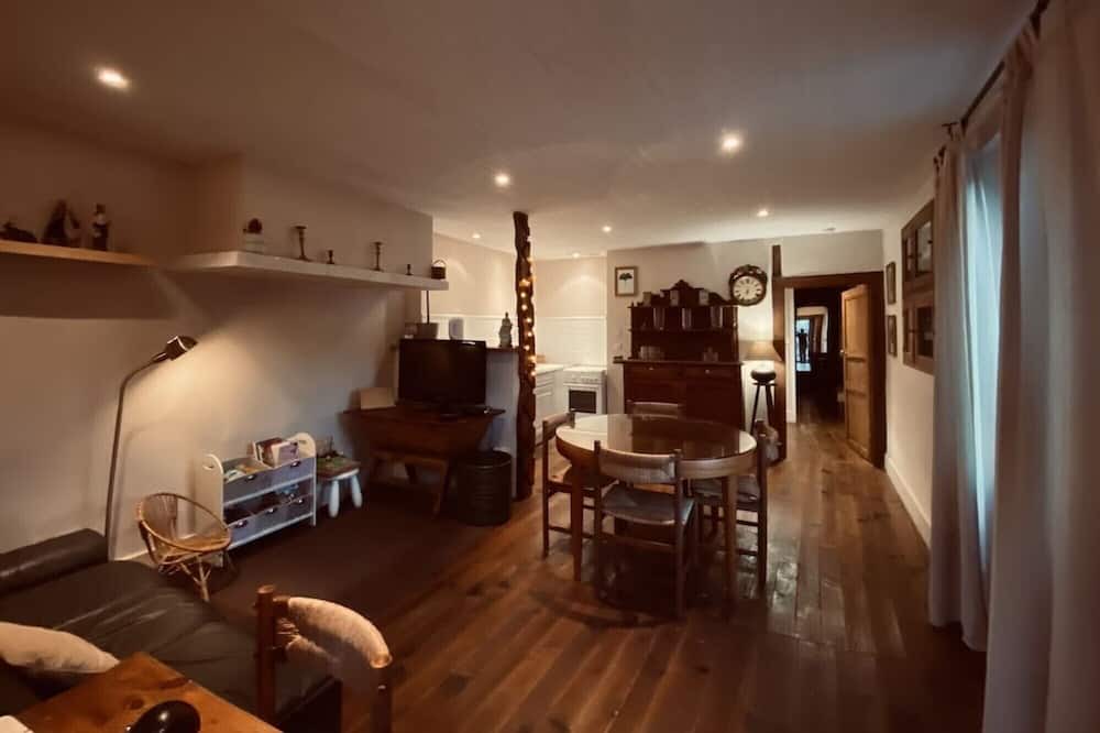 Photo of Livingroom in Lacapelle-Segalar