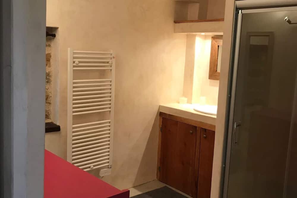 Photo of Bathroom in Lacapelle-Segalar