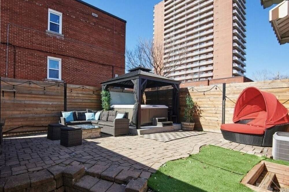 Photo of Patio Balcony in Westboro