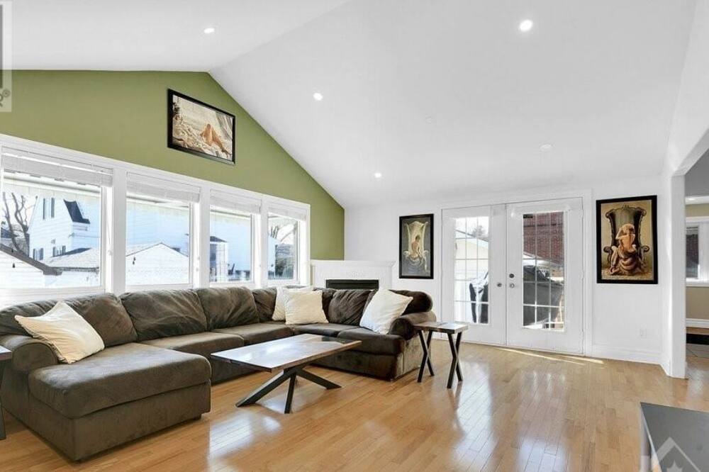 Photo of Livingroom in Westboro