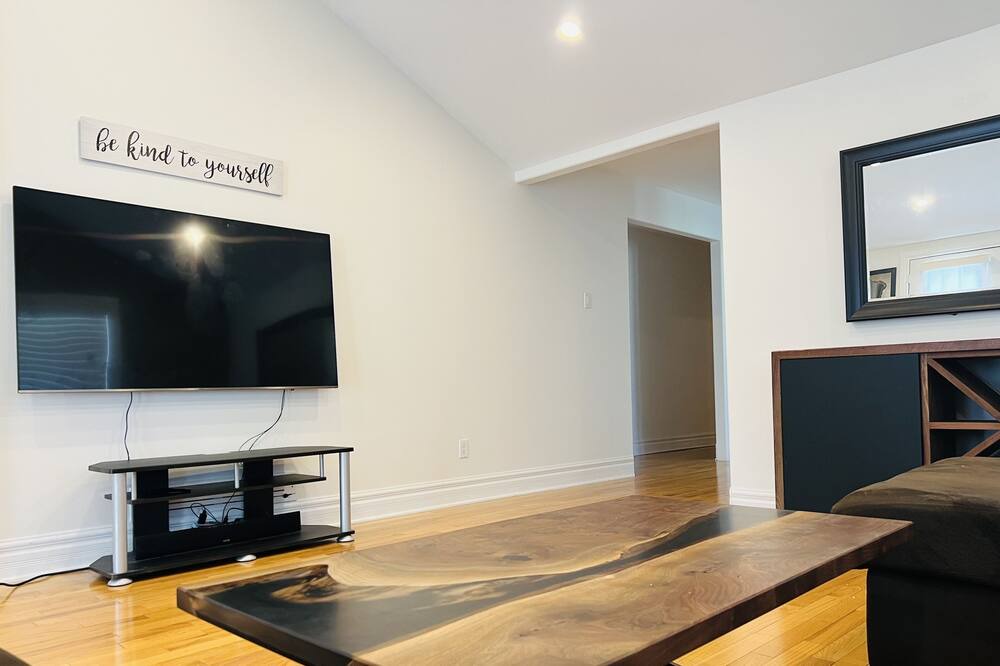 Photo of Livingroom in Westboro