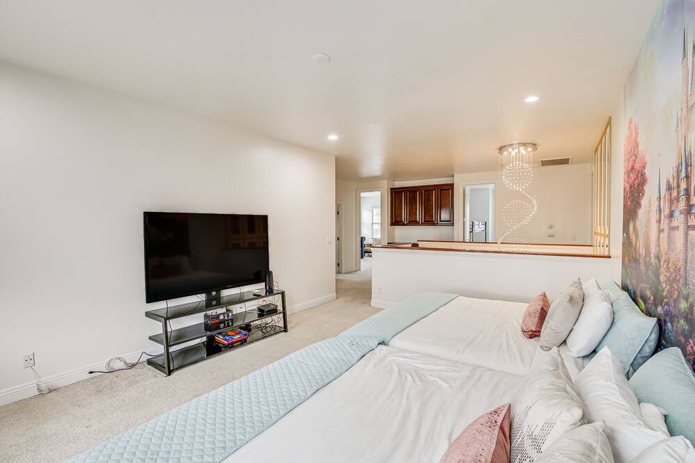Photo of Bedroom in Anaheim Colony Historic District