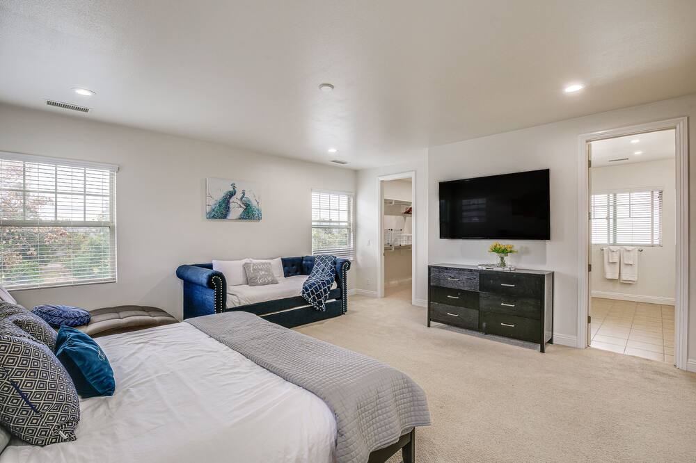 Photo of Bedroom in Anaheim Colony Historic District