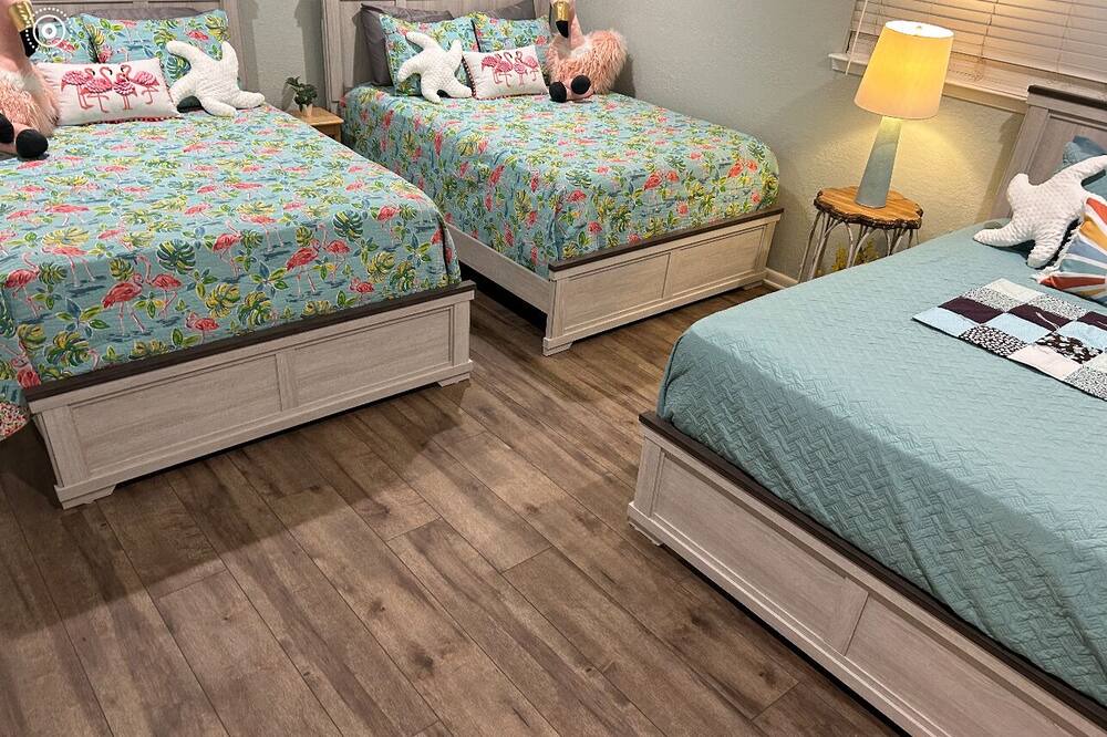Photo of Bedroom in Crystal Beach