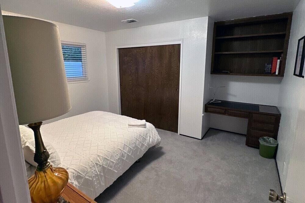 Photo of Bedroom in Covell Park