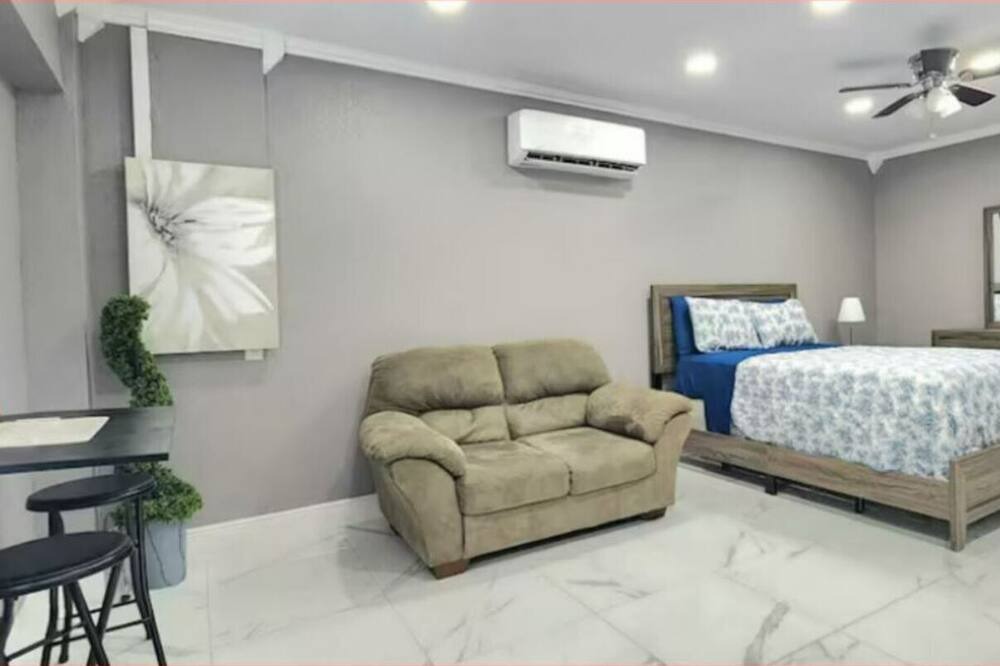 Photo of Bedroom in Egypt Lake-Leto