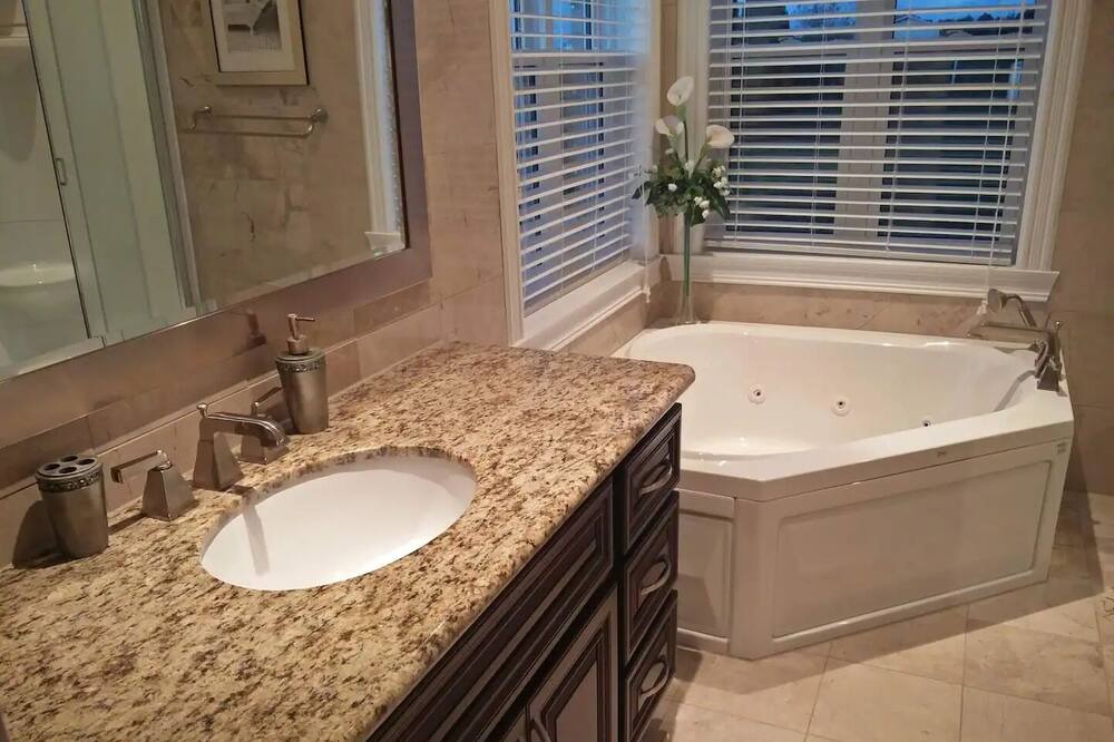 Photo of Bathroom in Carrying Place