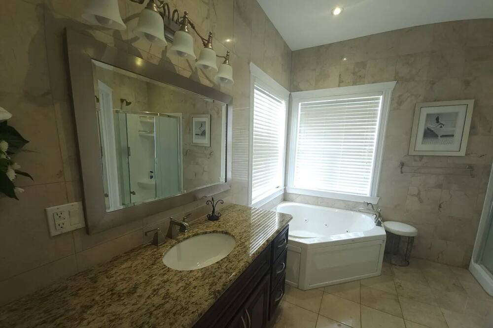 Photo of Bathroom in Carrying Place