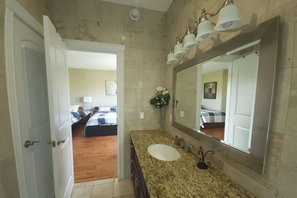 Photo of Bathroom in Carrying Place