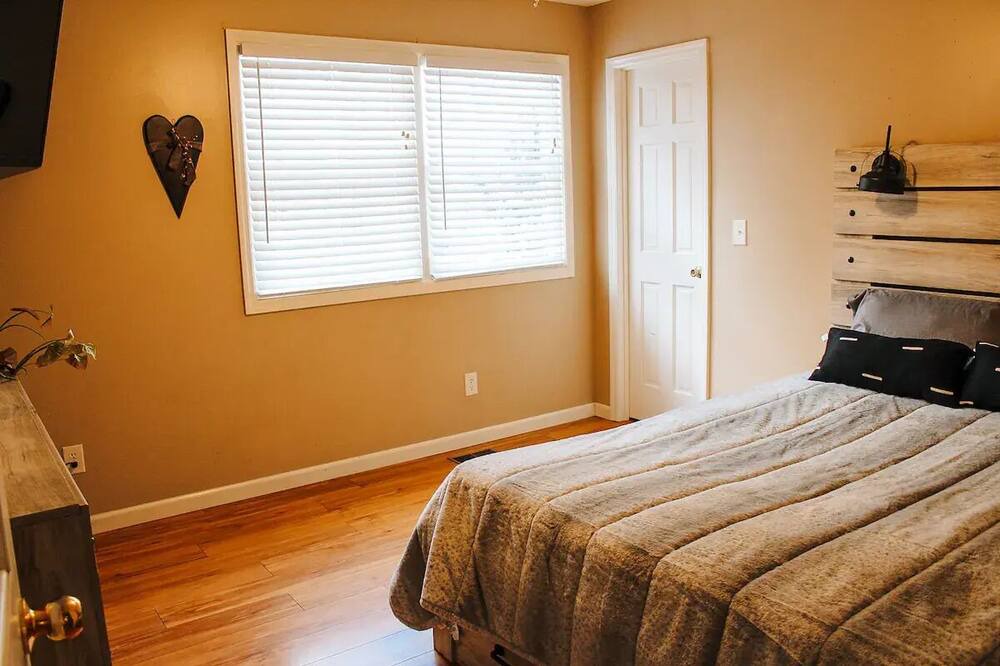 Photo of Bedroom in Shady Spring