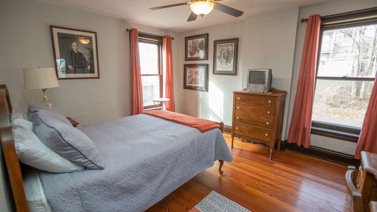 Photo of Bedroom in Jefferson City
