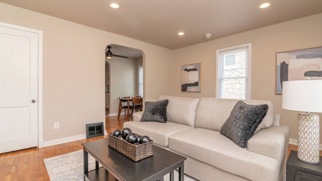 Photo of Livingroom in Jefferson City